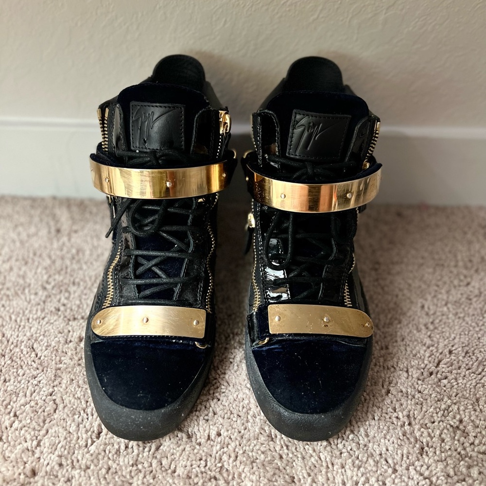 Giuseppe Zanotti shoes in a mint condițion .